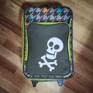 CIRCO EUC KIDS 18" SKULL CROSSBONES ROLLING SUITCASES